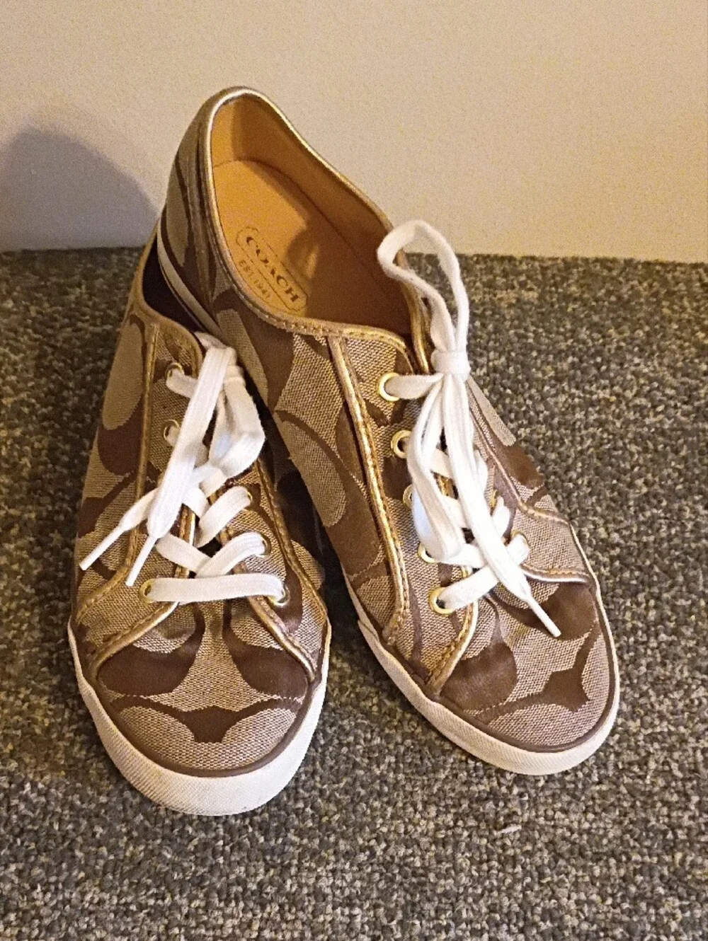 Coach Signature Canvas Low-Top Sneakers in Beige and Brown Size 9